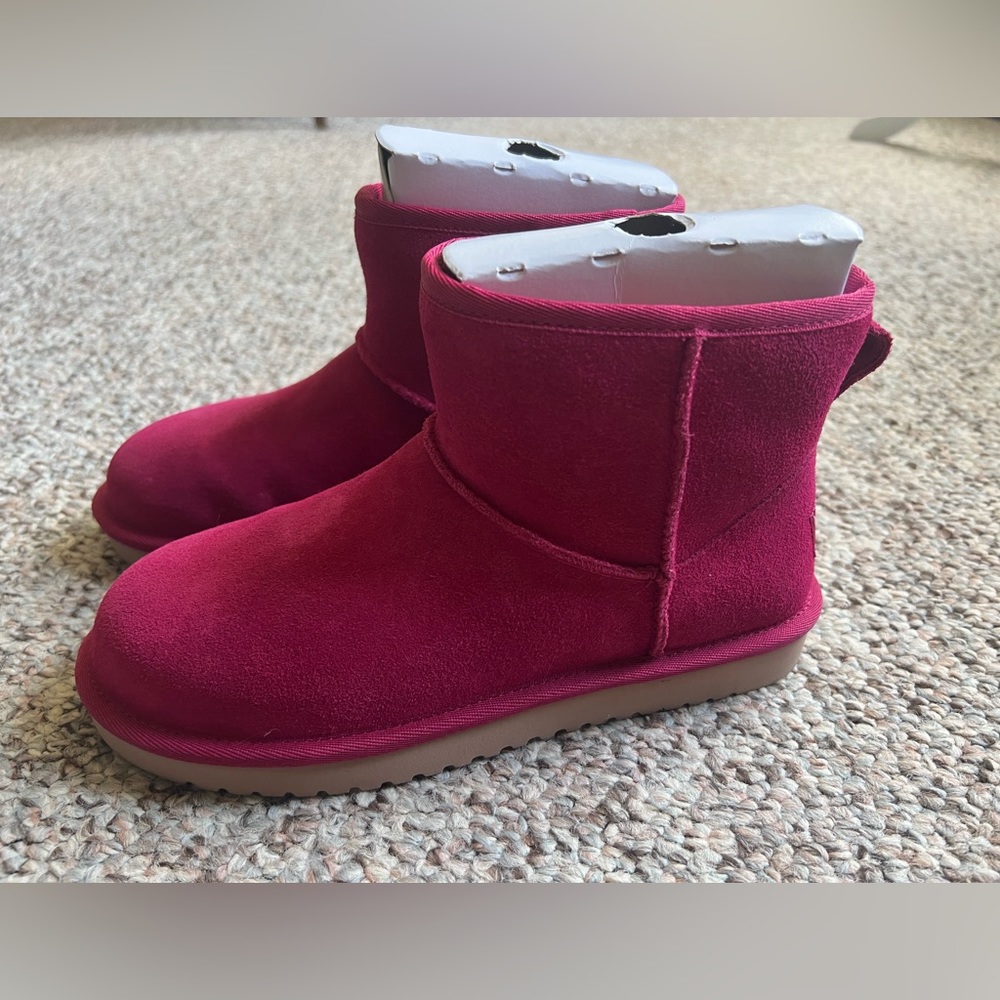 Koolaburra by UGG Kool Mini Boot Berry Size 7